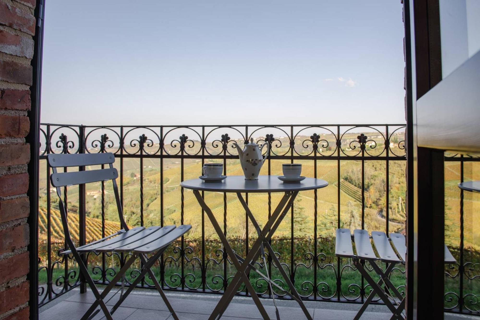 Casa Rubbo - Appartamento In Collina 'Monviso' Alba  Exterior photo
