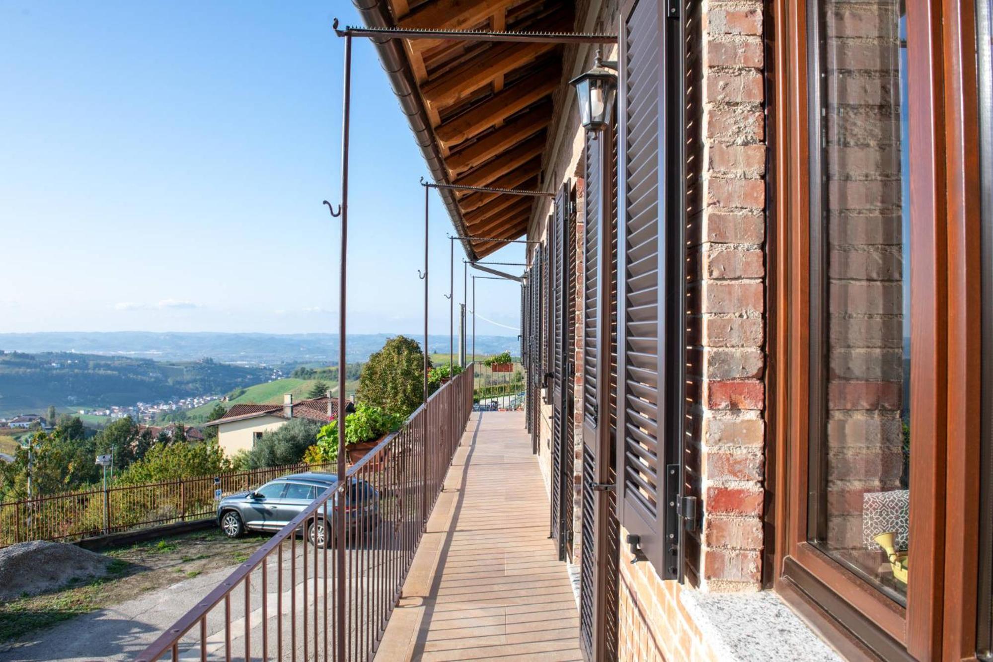 Casa Rubbo - Appartamento In Collina 'Monviso' Alba  Exterior photo