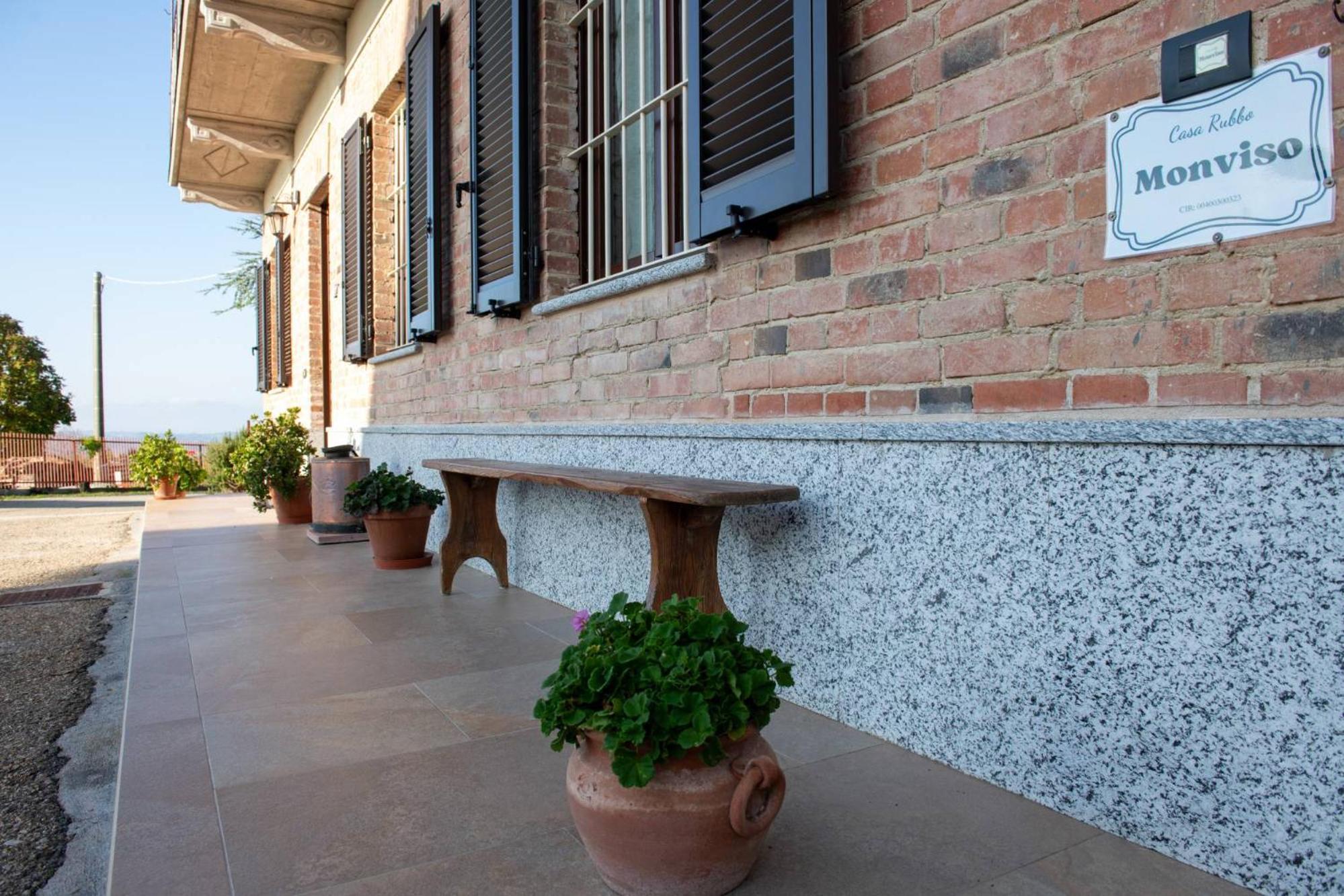 Casa Rubbo - Appartamento In Collina 'Monviso' Alba  Exterior photo